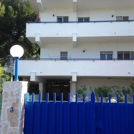 La Maison Des Artistes
